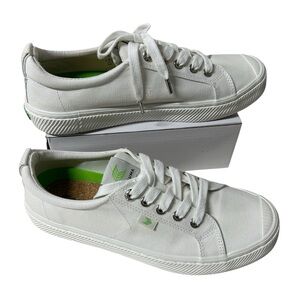 Cariuma Canvas OCA Low Sneakers White Shoes Sz. 8.5 W, 7 M